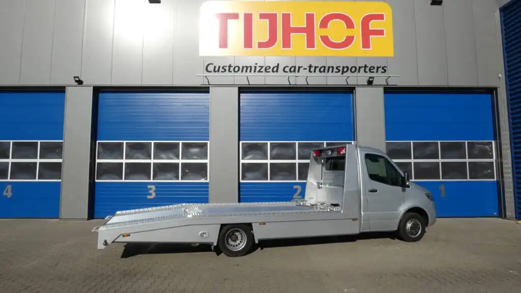 Tijhof AluLiner gebouwd op een Mercedes Sprinter 5-serie voor Vakgarage Maashorst