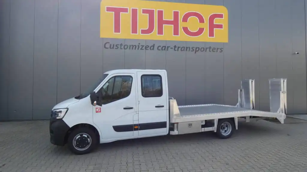Aflevering van een Tijhof AluLiner gebouwd op een Renault Master voor Volvo Group Truck Center Maasdijk
