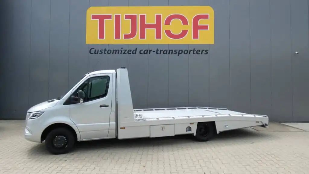 Aflevering van een MB Sprinter met Tijhof AluLiner aan Ruiter Handel en Transport