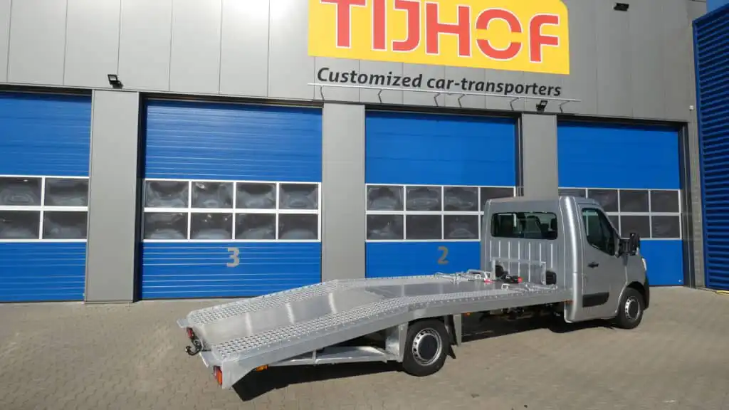 Aflevering van een UltraLiner II gebouwd op een Renault Master FWD (Light Duty) aan Munsterhuis Autoverhuur