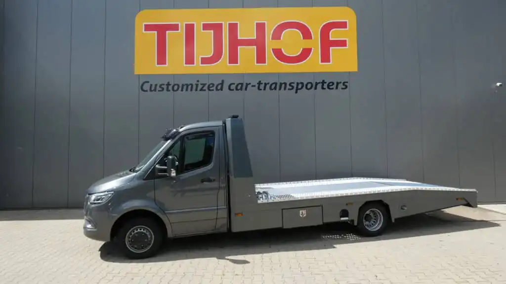 Tijhof AluLiner gebouwd op een Mercedes-Benz sprinter afgeleverd aan Eurocars Import Export B.V.