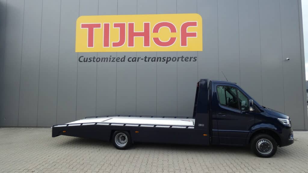 Aflevering MB sprinter 5-serie met AluLiner aan Van der Veen Autogroep.