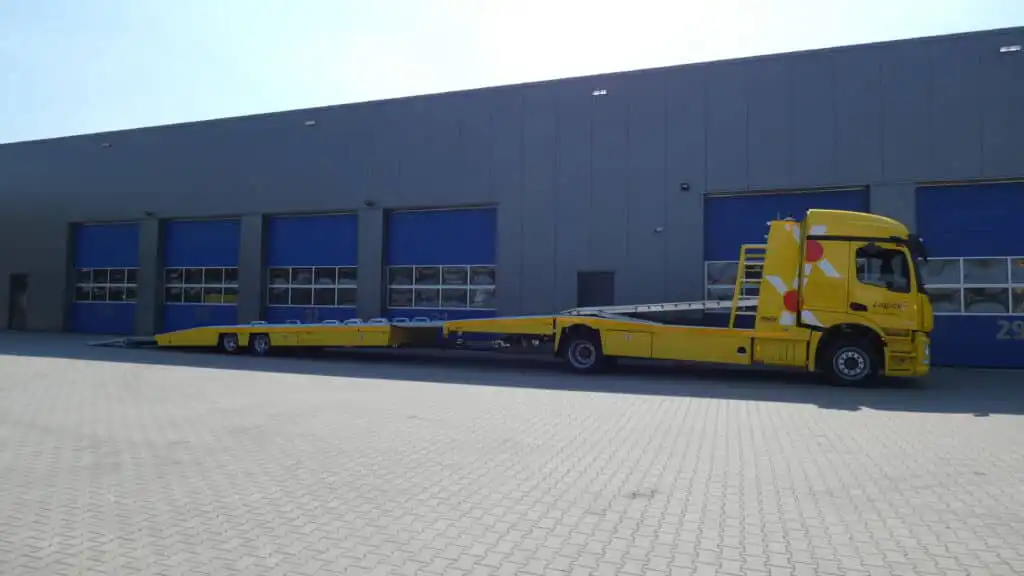 Aflevering van een stalen 2-lader met een Tijhof TA12000 aanhangwagen aan Logicx Berging gevestigd in Apeldoorn.