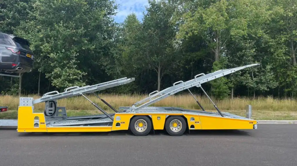Aflevering van een Tijhof TA 19004 aanhangwagen aan Revi Speciaal Transport